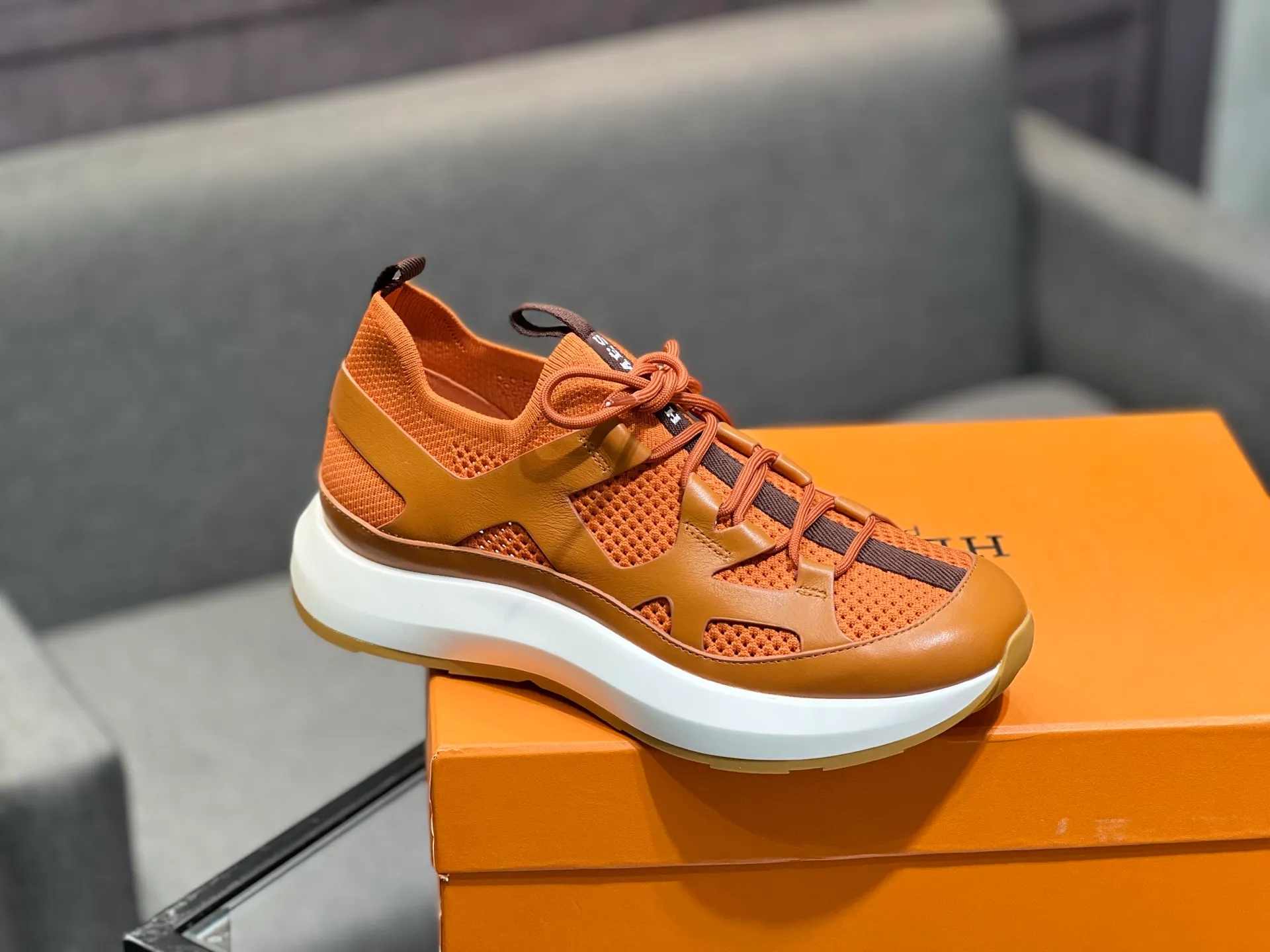 💰¥720 HERMES Men’s rest sneakers! -High-end quality original casual sports shoes -Upper: high nappa calfskin, forging technology, knitted fabric, shoe brand webbing, injection molded brand logo -Inner: foot pad; water-dyed cowhide -Outsole: ultra-light TPU·rubber; two-color molded outsole -Ultra-high quality control·fine workmanship: highlighted (high-end·luxury·grade) Size: 38-44 (45 46 customized)